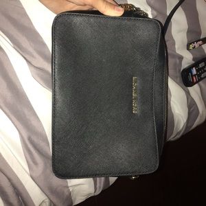 Authentic Michael Kors crosscody